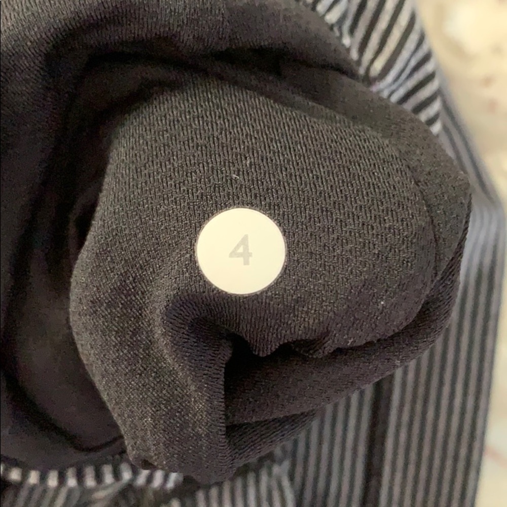 Form fitting lululemon jacket - Picture 7 of 7